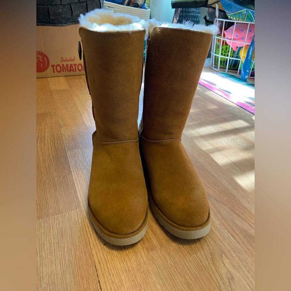 Uggs koolaburra Size 7 like new boots